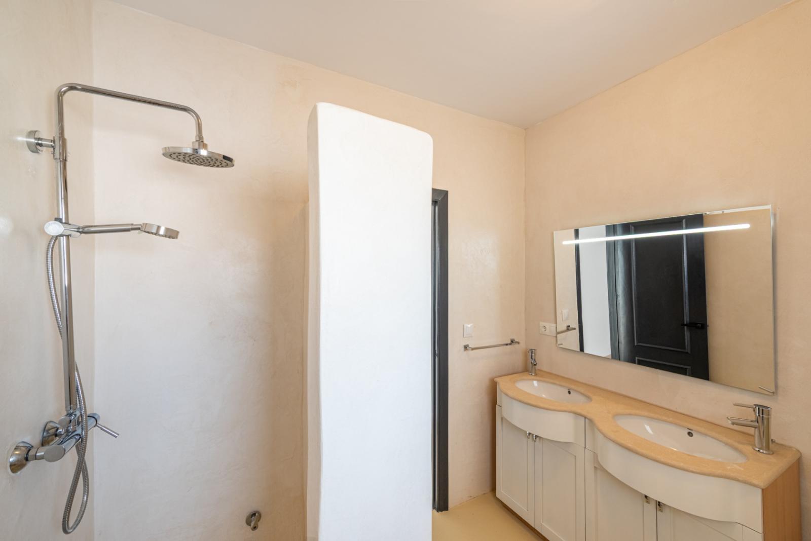 Villa for Sale in Benalmádena