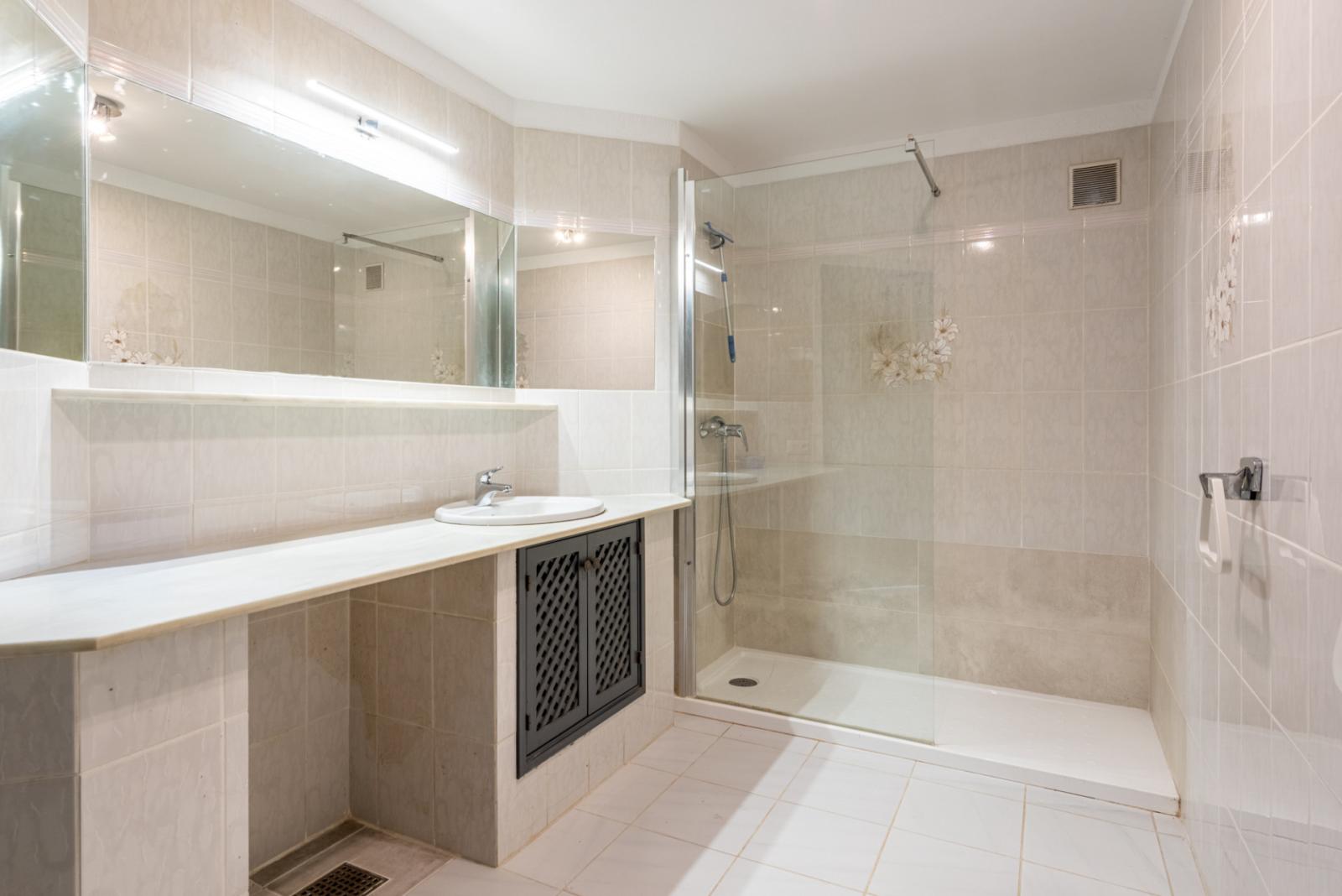 Villa for Sale in Benalmádena