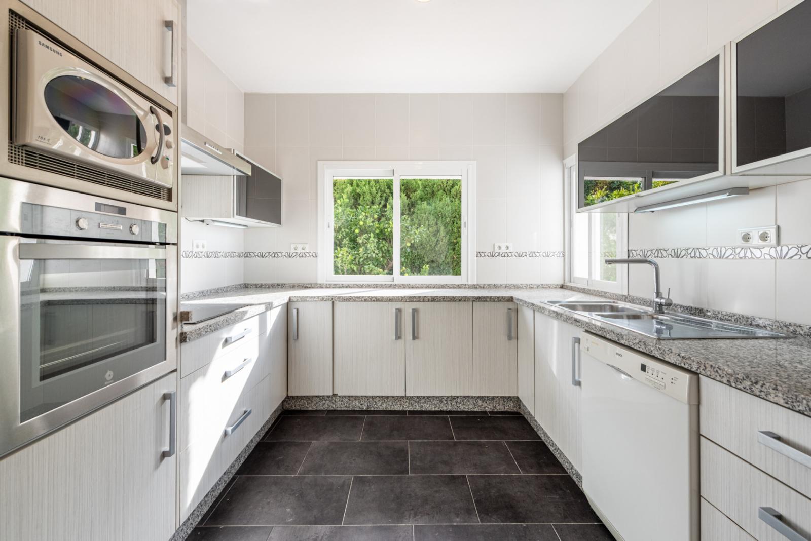 Villa for Sale in Benalmádena