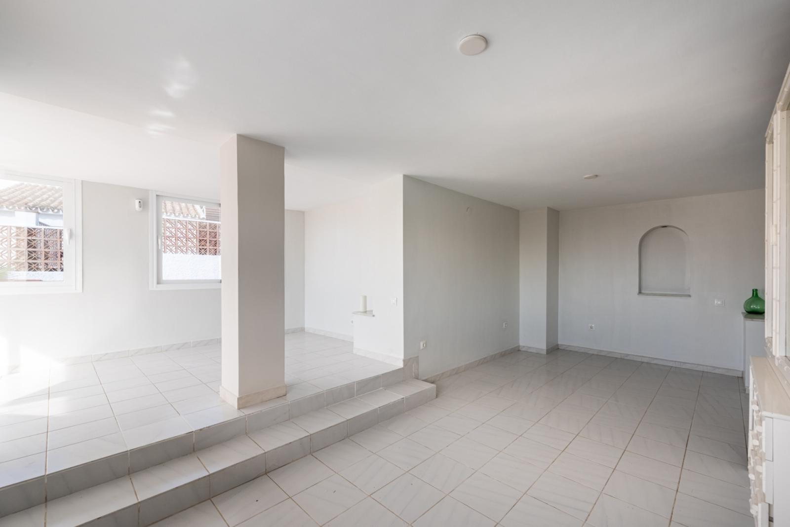 Villa for Sale in Benalmádena