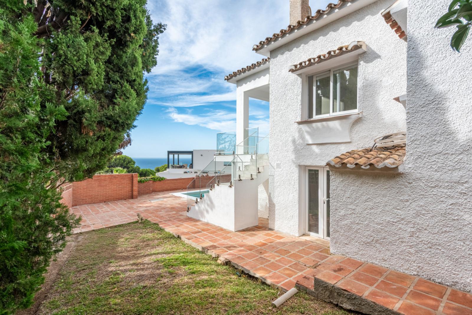Villa for Sale in Benalmádena