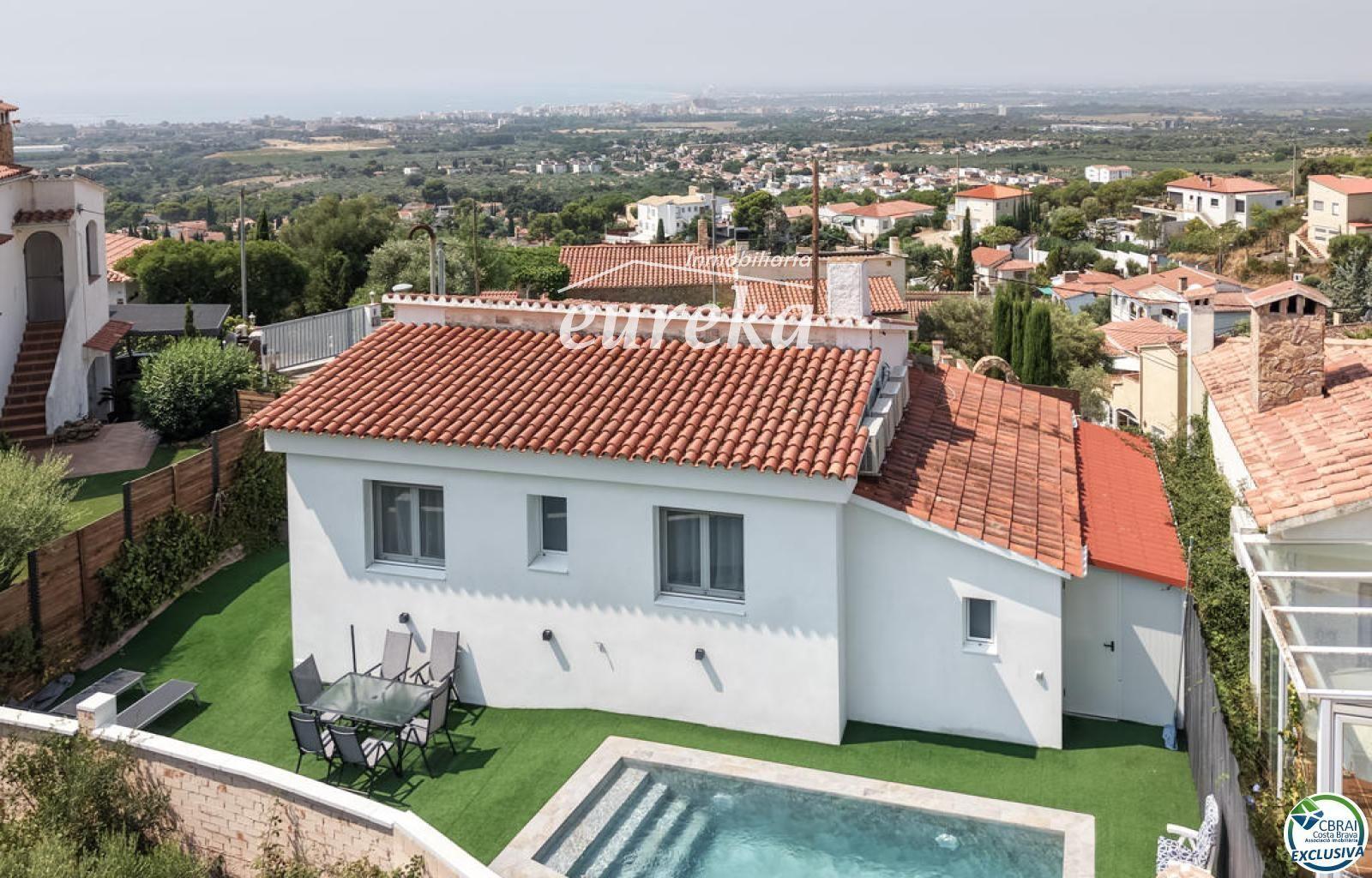 Chalet for Sale in Roses