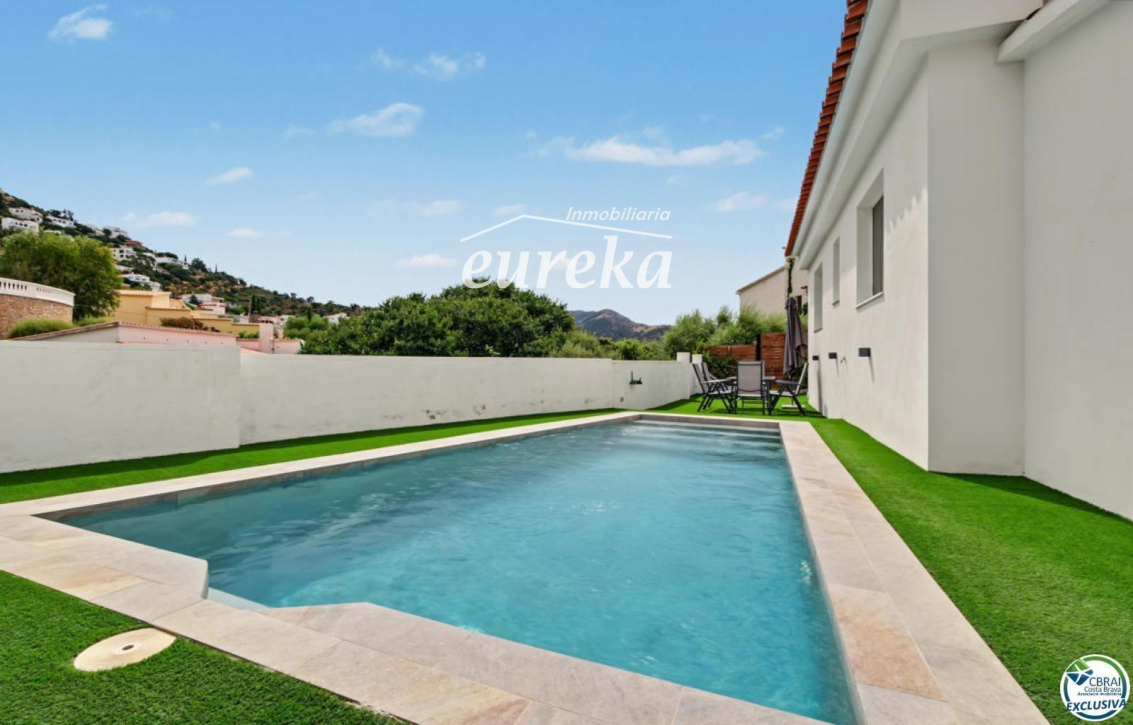 Chalet for Sale in Roses