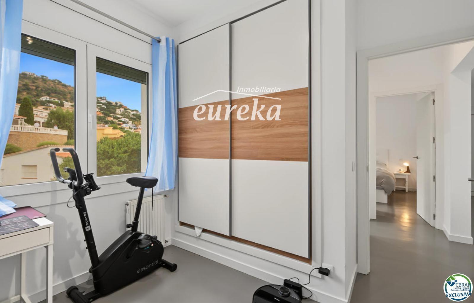 Chalet for Sale in Roses