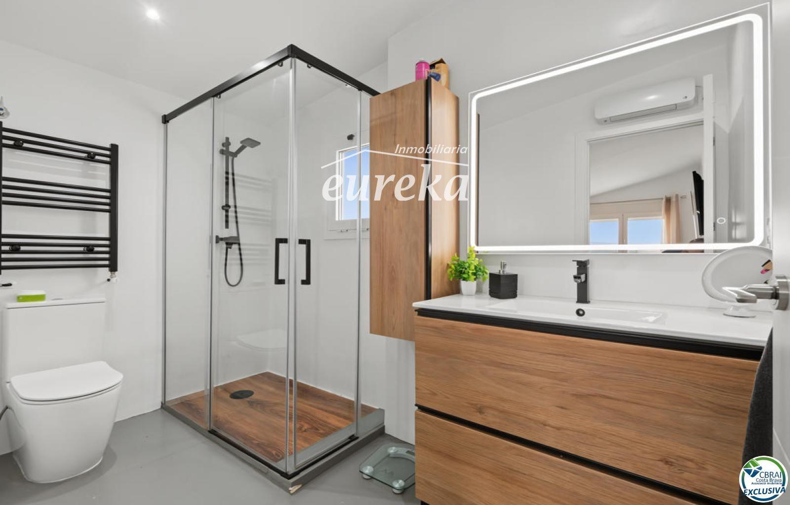 Chalet for Sale in Roses
