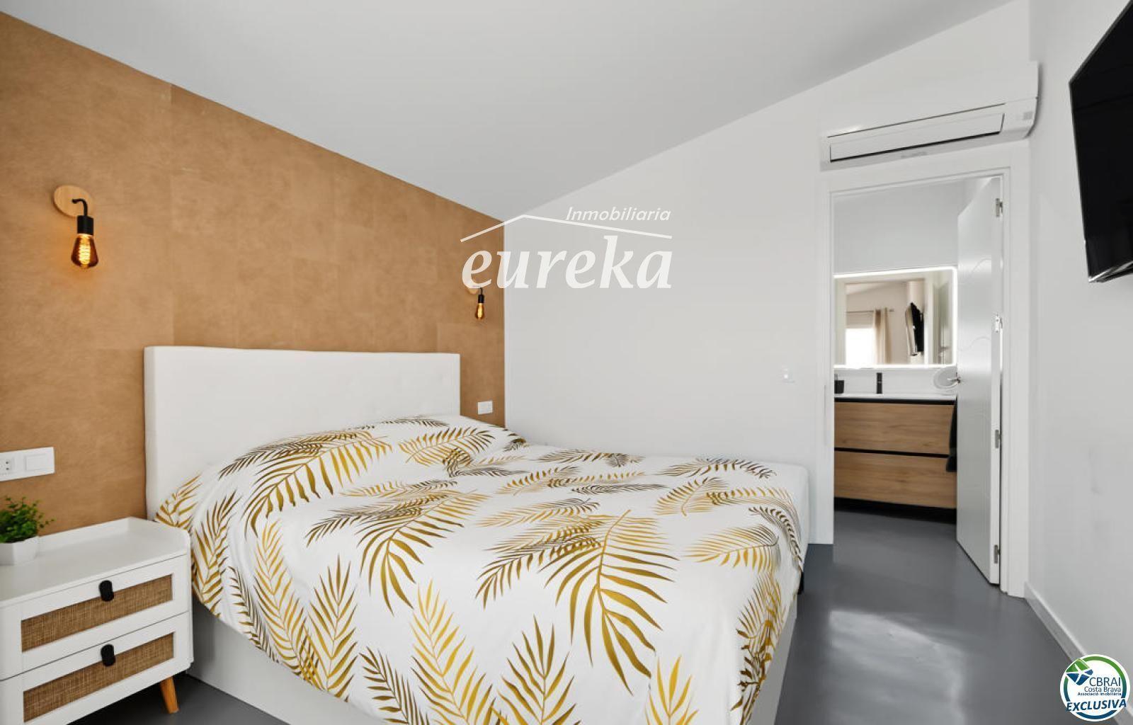 Chalet for Sale in Roses
