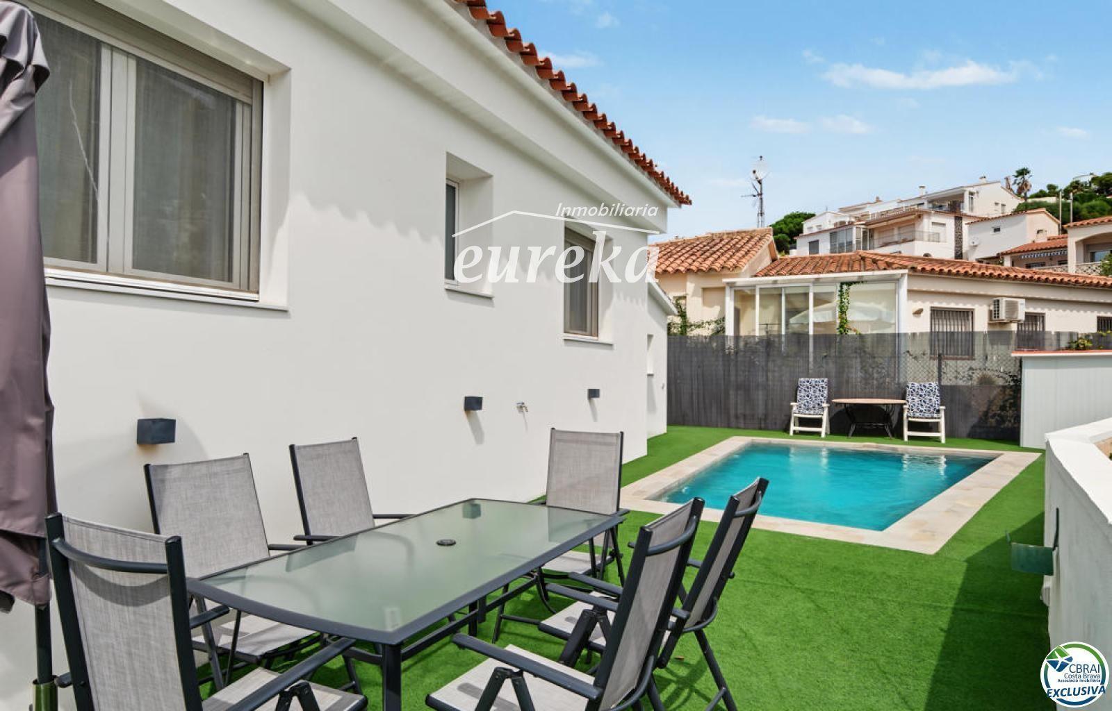 Chalet for Sale in Roses