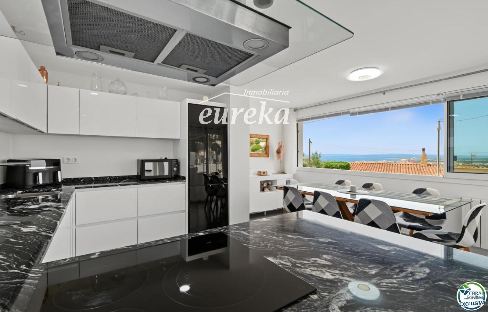 Chalet for Sale in Roses