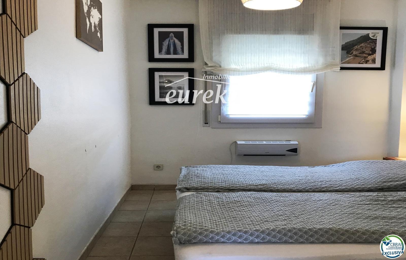 Flat for Sale in Roses