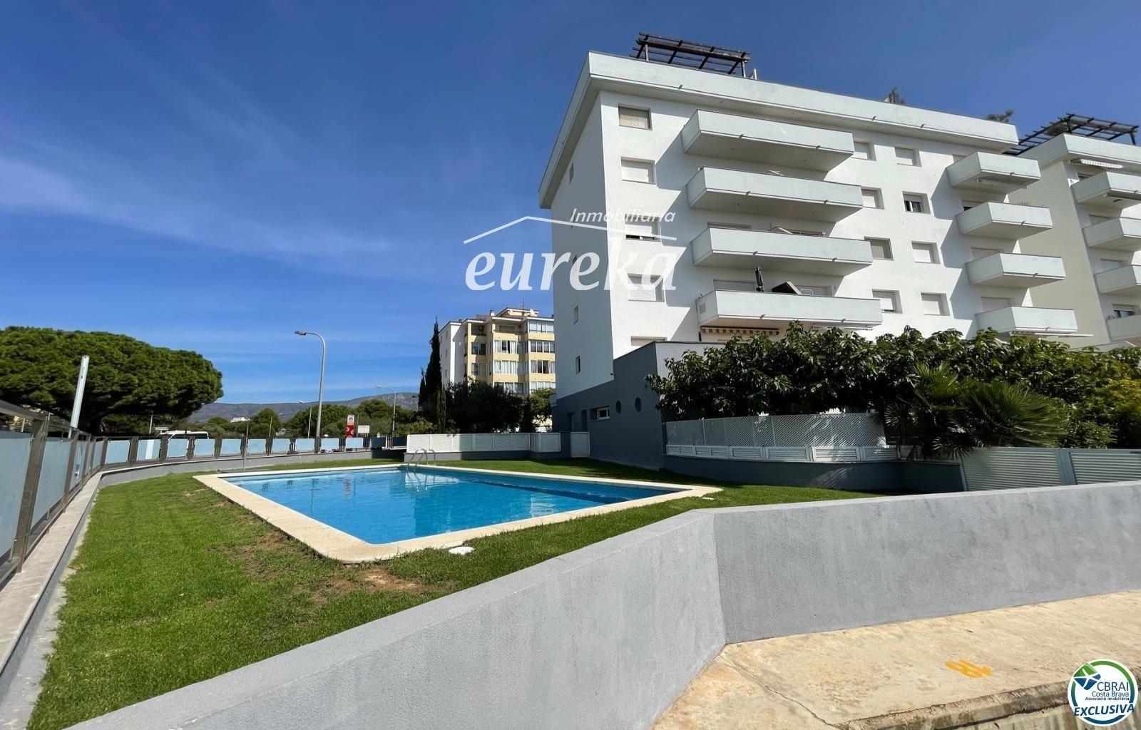 Flat for Sale in Roses