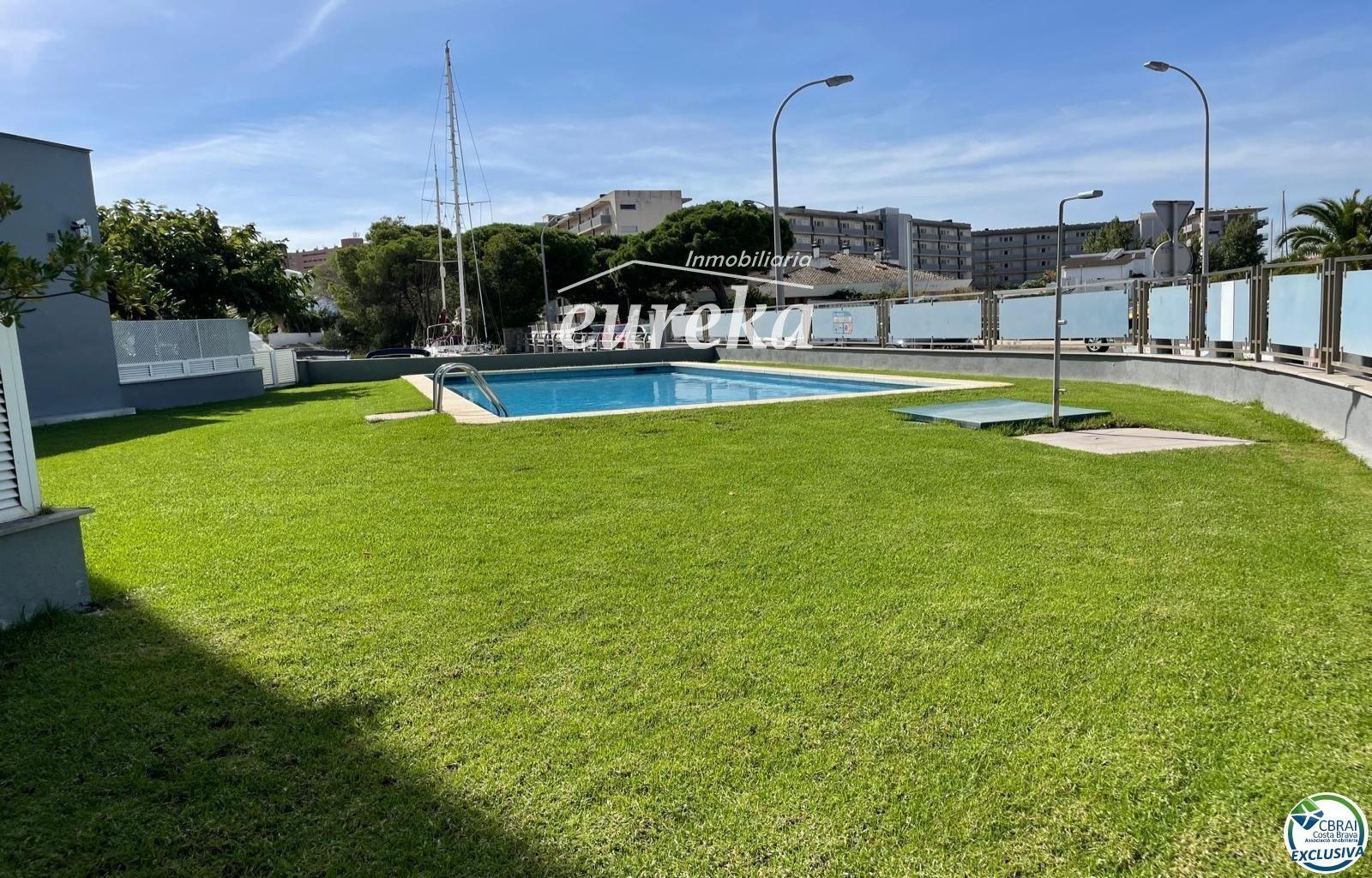 Flat for Sale in Roses