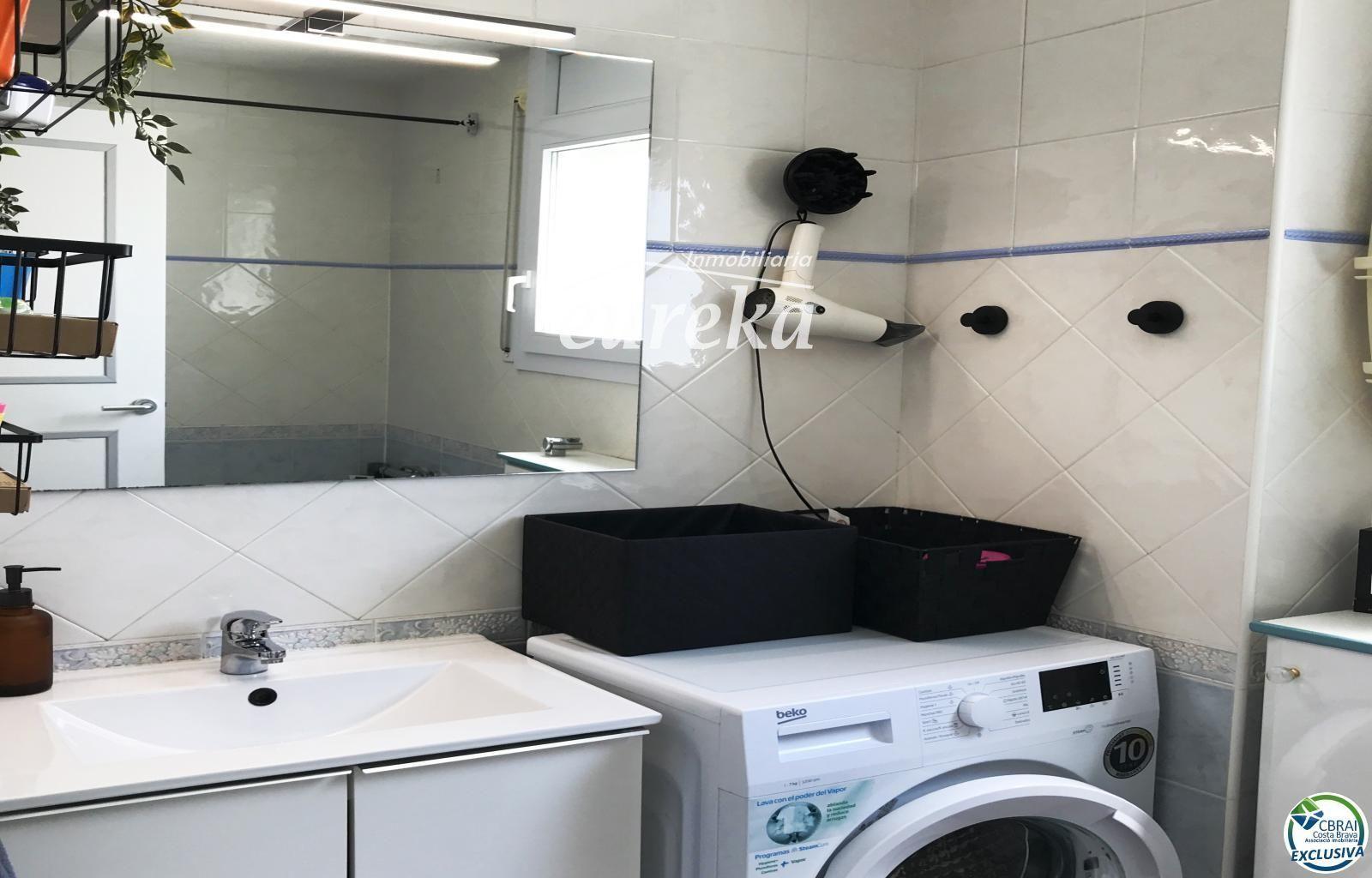 Flat for Sale in Roses