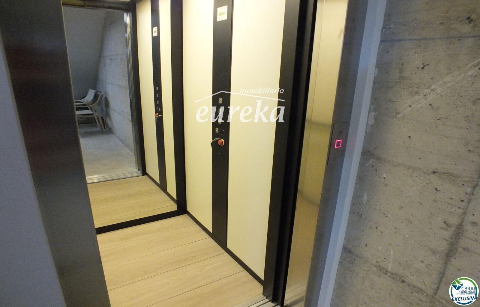 Chalet for Sale in Roses