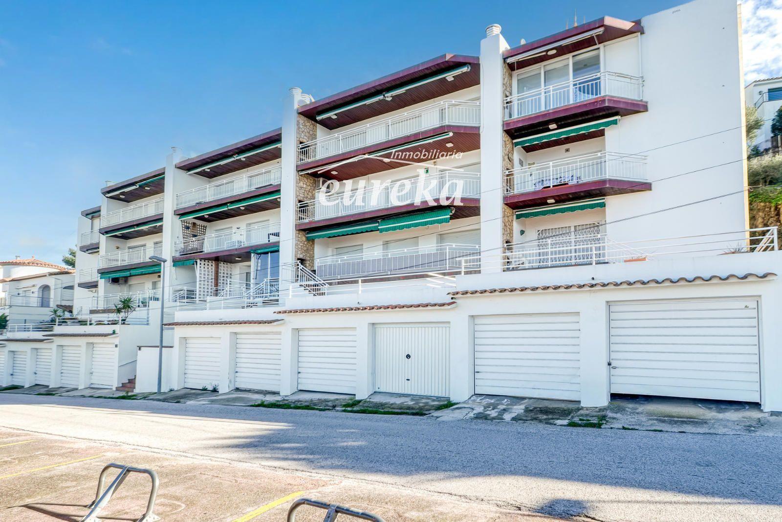 Flat for Sale in Roses
