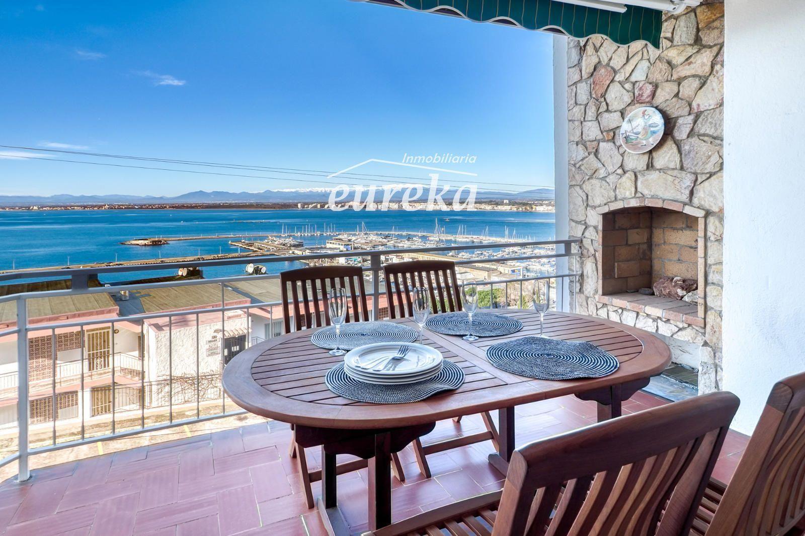 Flat for Sale in Roses