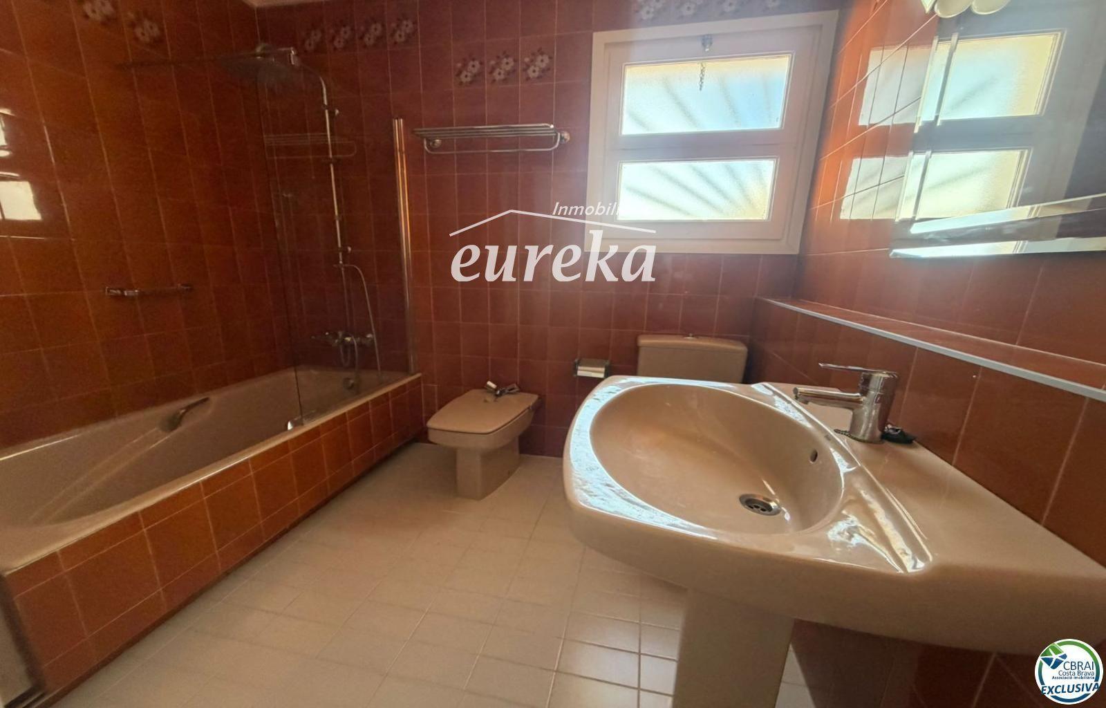 Flat for Sale in Roses