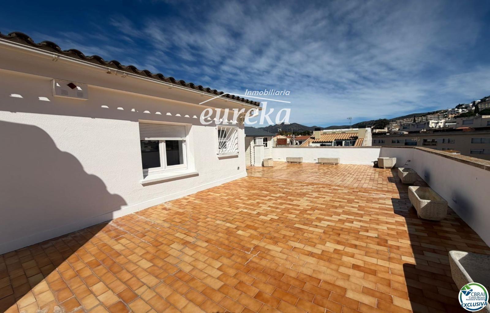 Flat for Sale in Roses