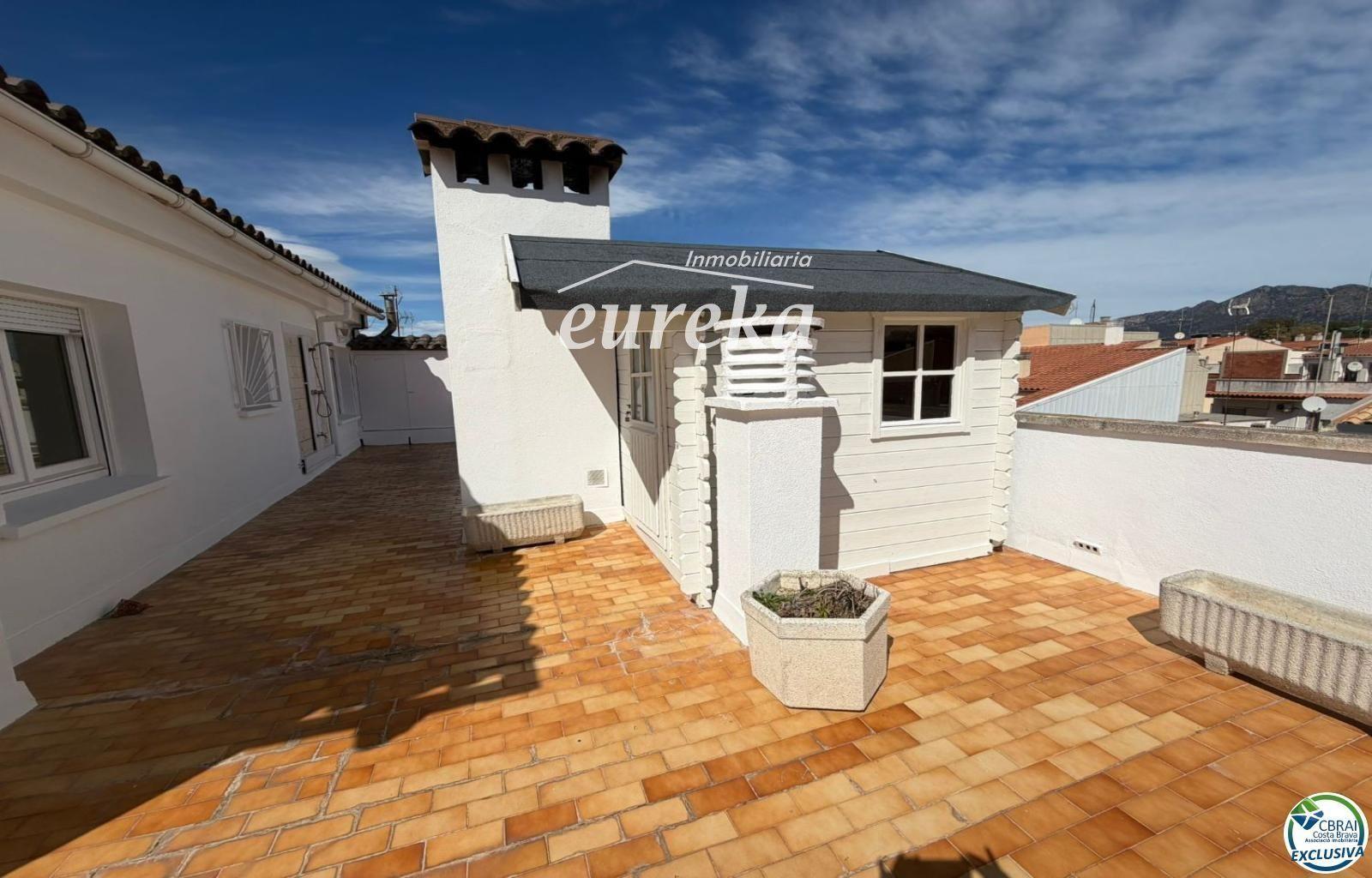 Flat for Sale in Roses