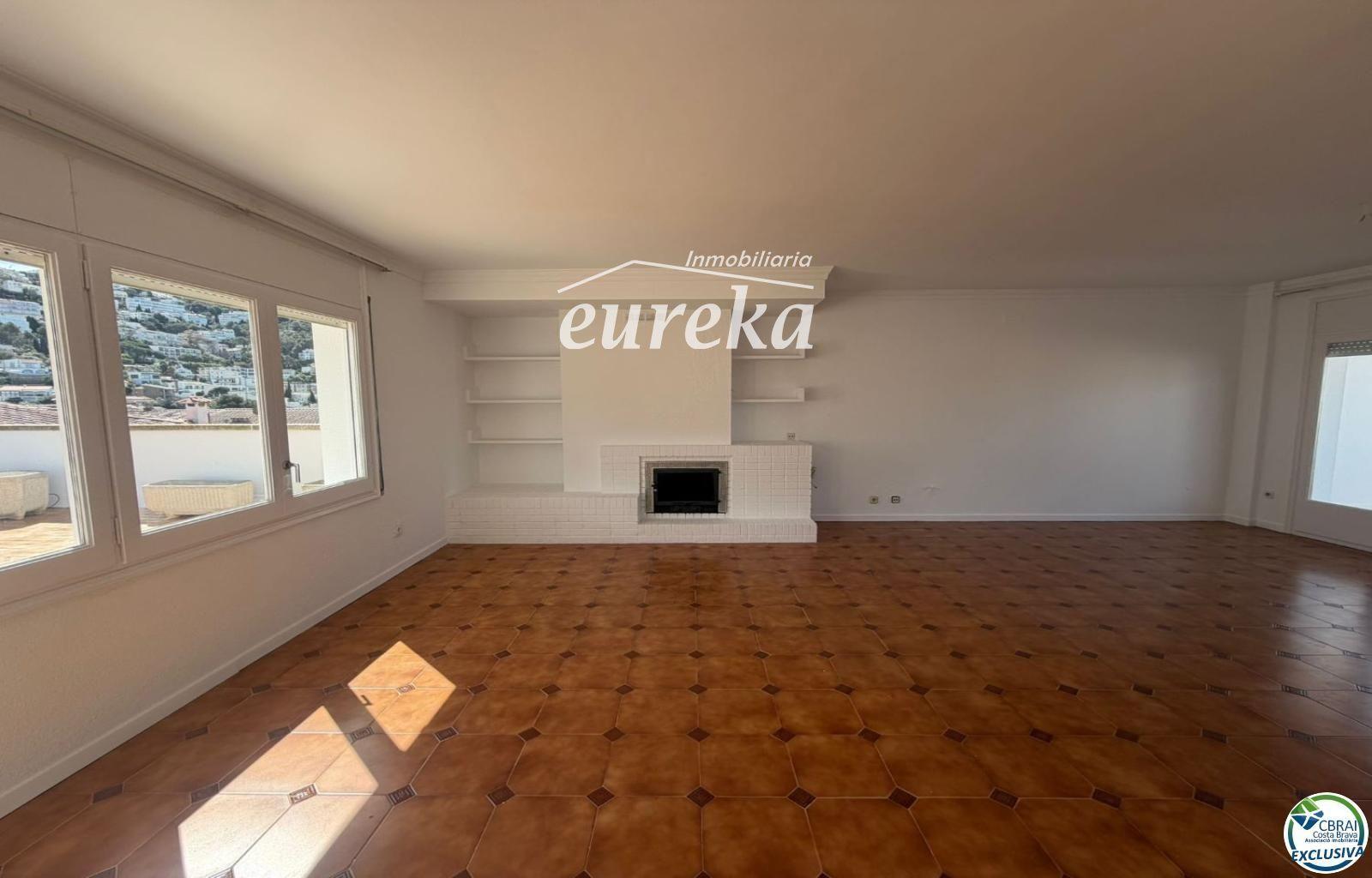 Flat for Sale in Roses