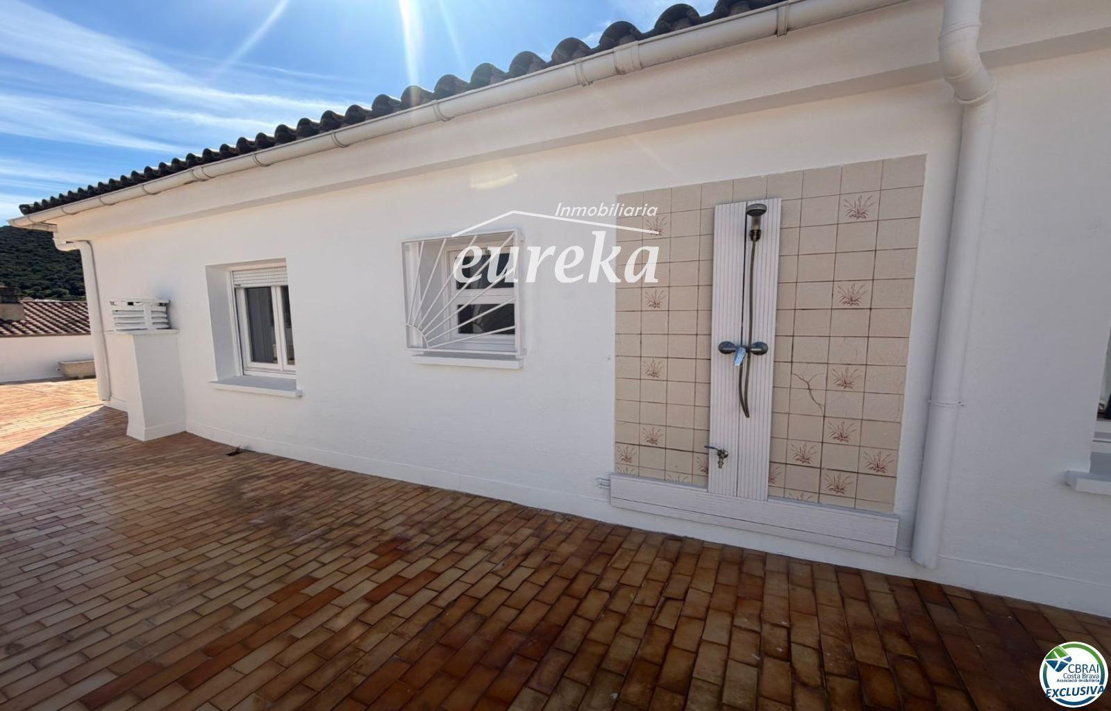 Flat for Sale in Roses