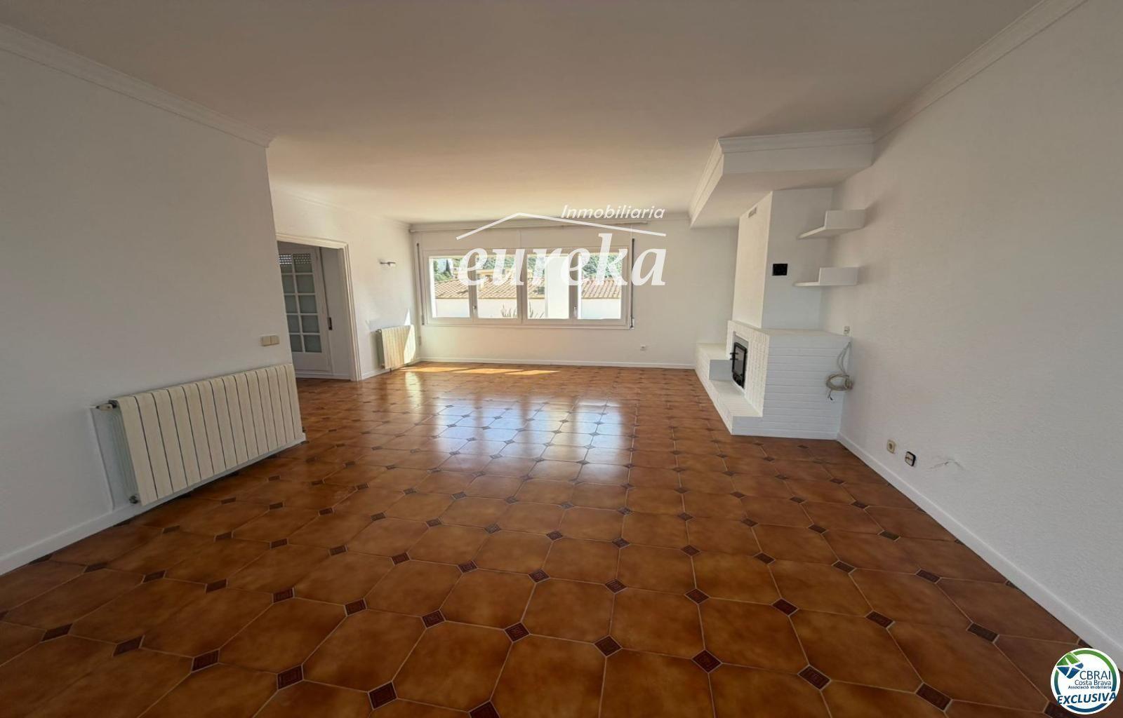 Flat for Sale in Roses