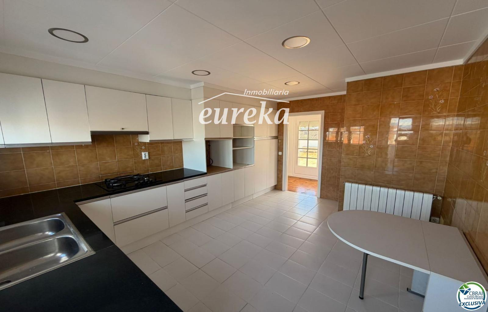Flat for Sale in Roses
