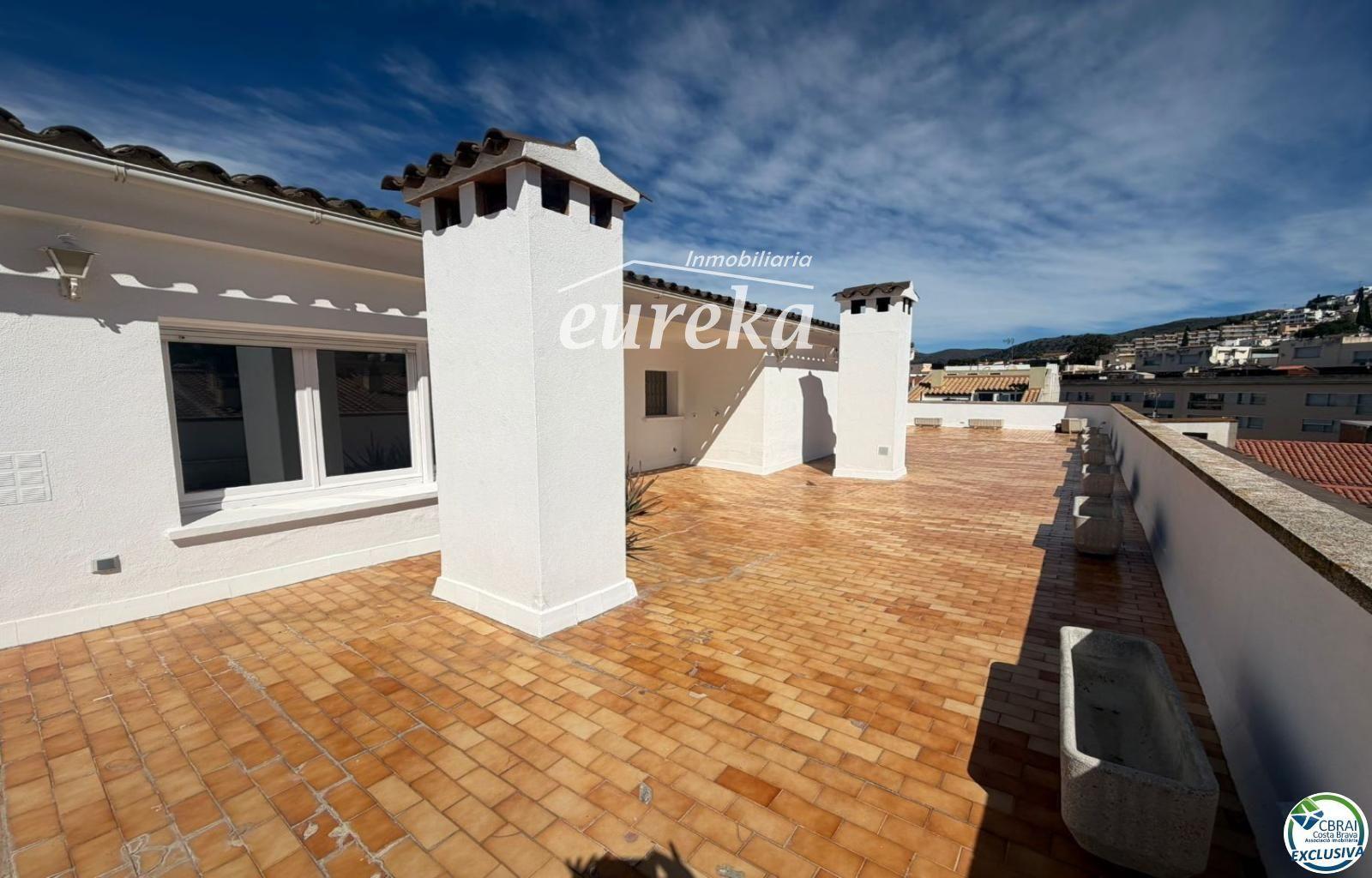 Flat for Sale in Roses
