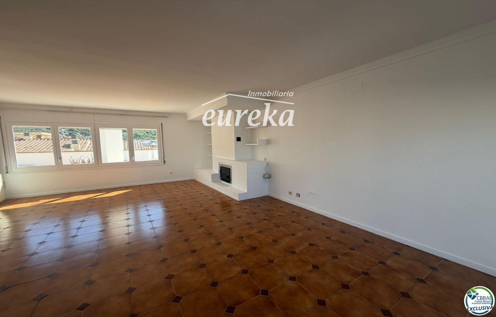 Flat for Sale in Roses