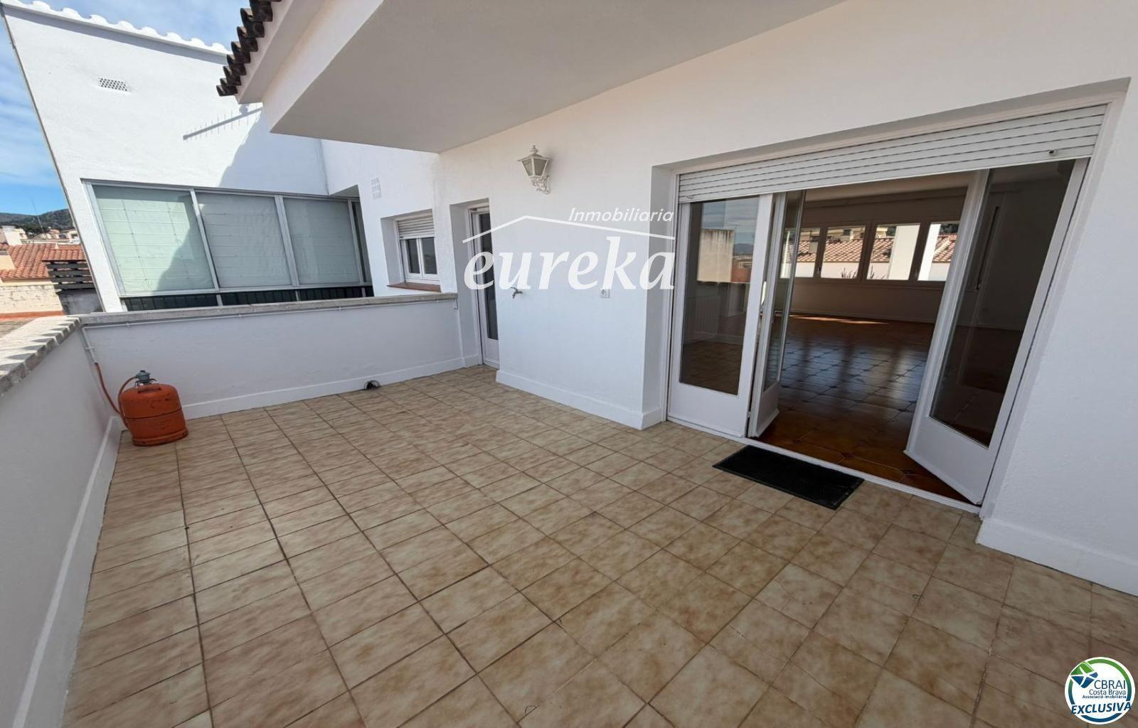 Flat for Sale in Roses