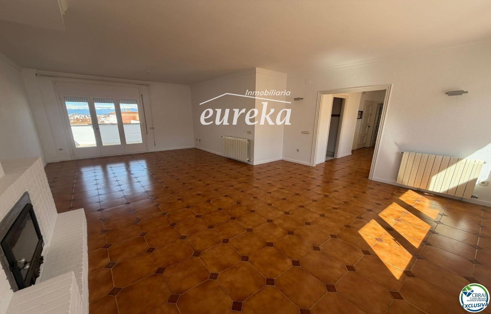 Flat for Sale in Roses