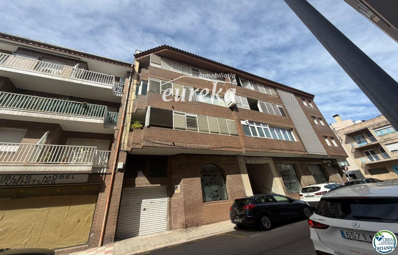 Flat for Sale in Roses