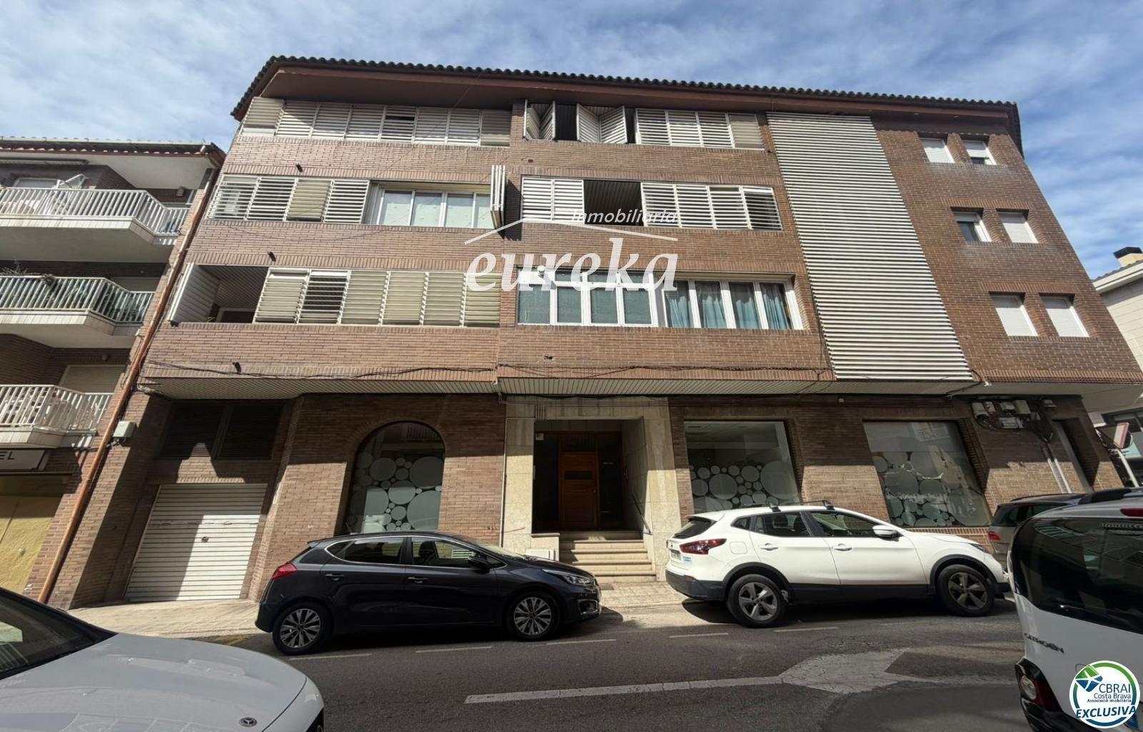 Flat for Sale in Roses