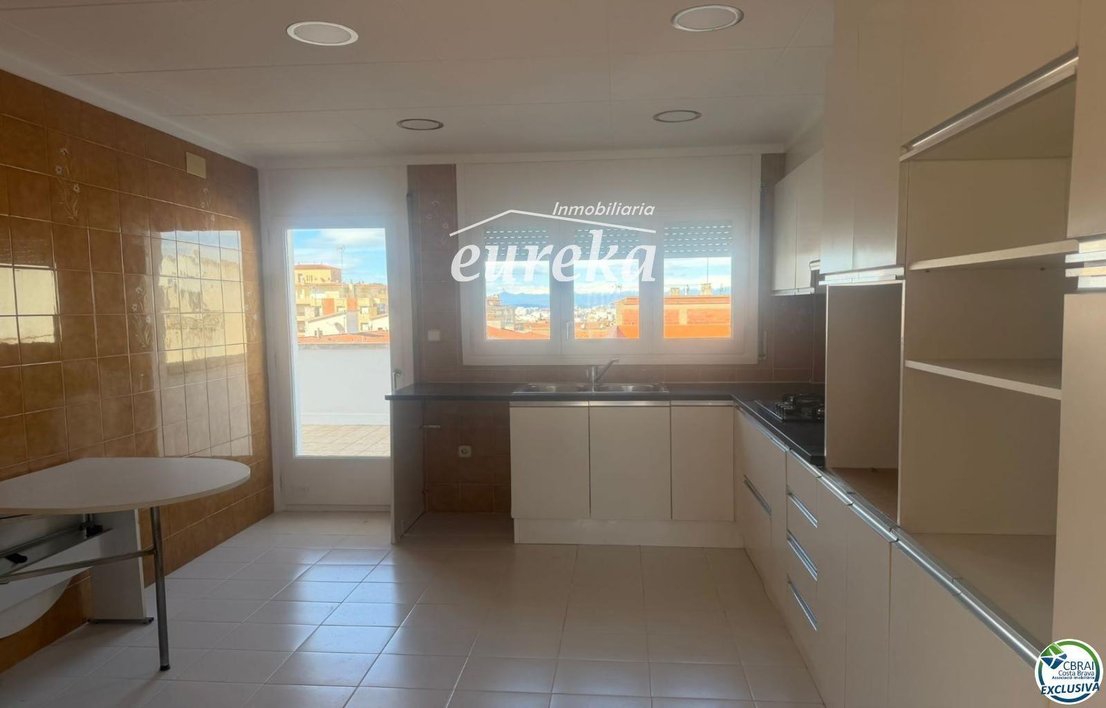Flat for Sale in Roses