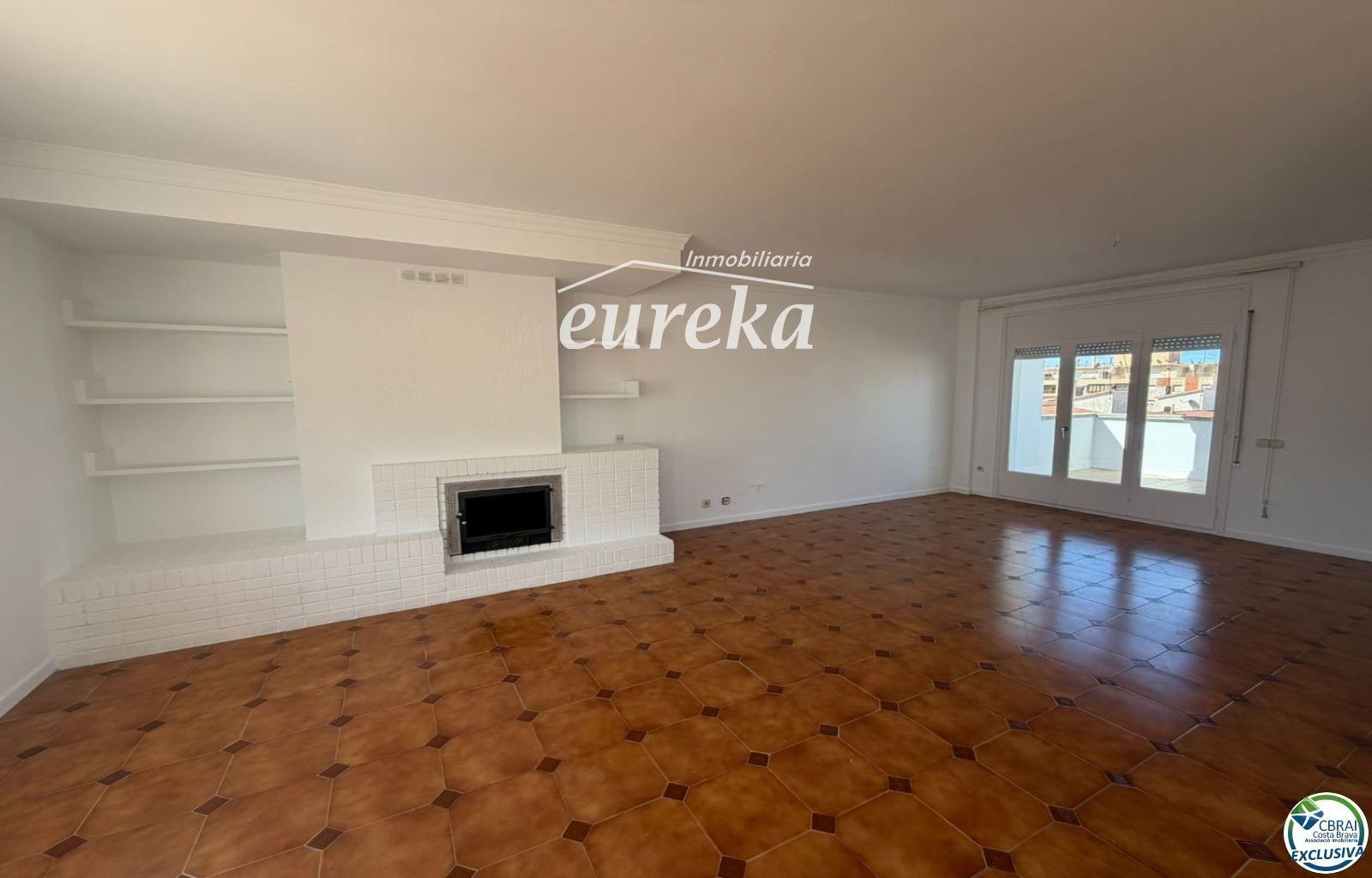 Flat for Sale in Roses