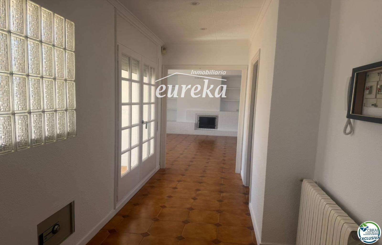 Flat for Sale in Roses