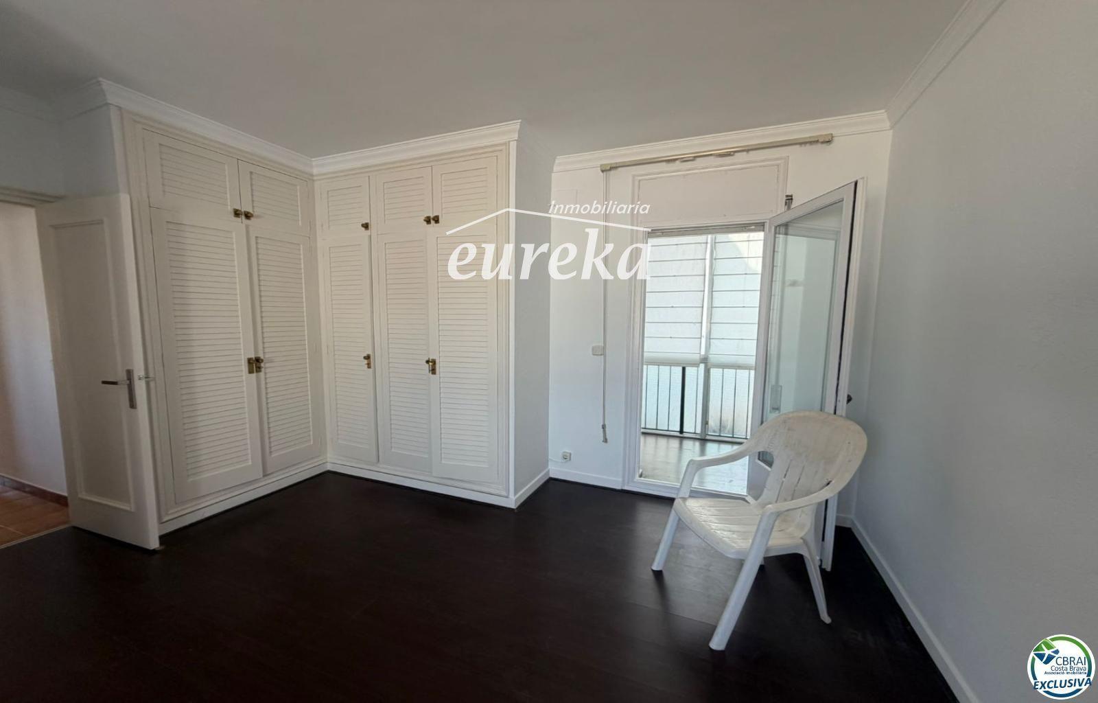 Flat for Sale in Roses