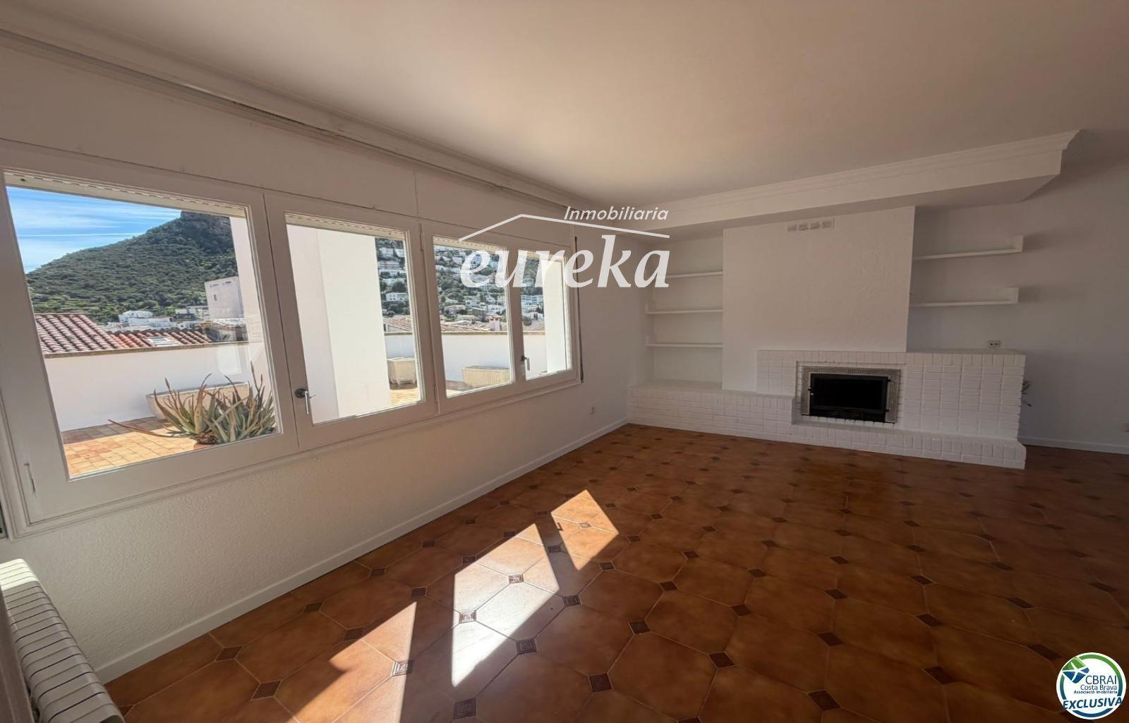 Flat for Sale in Roses
