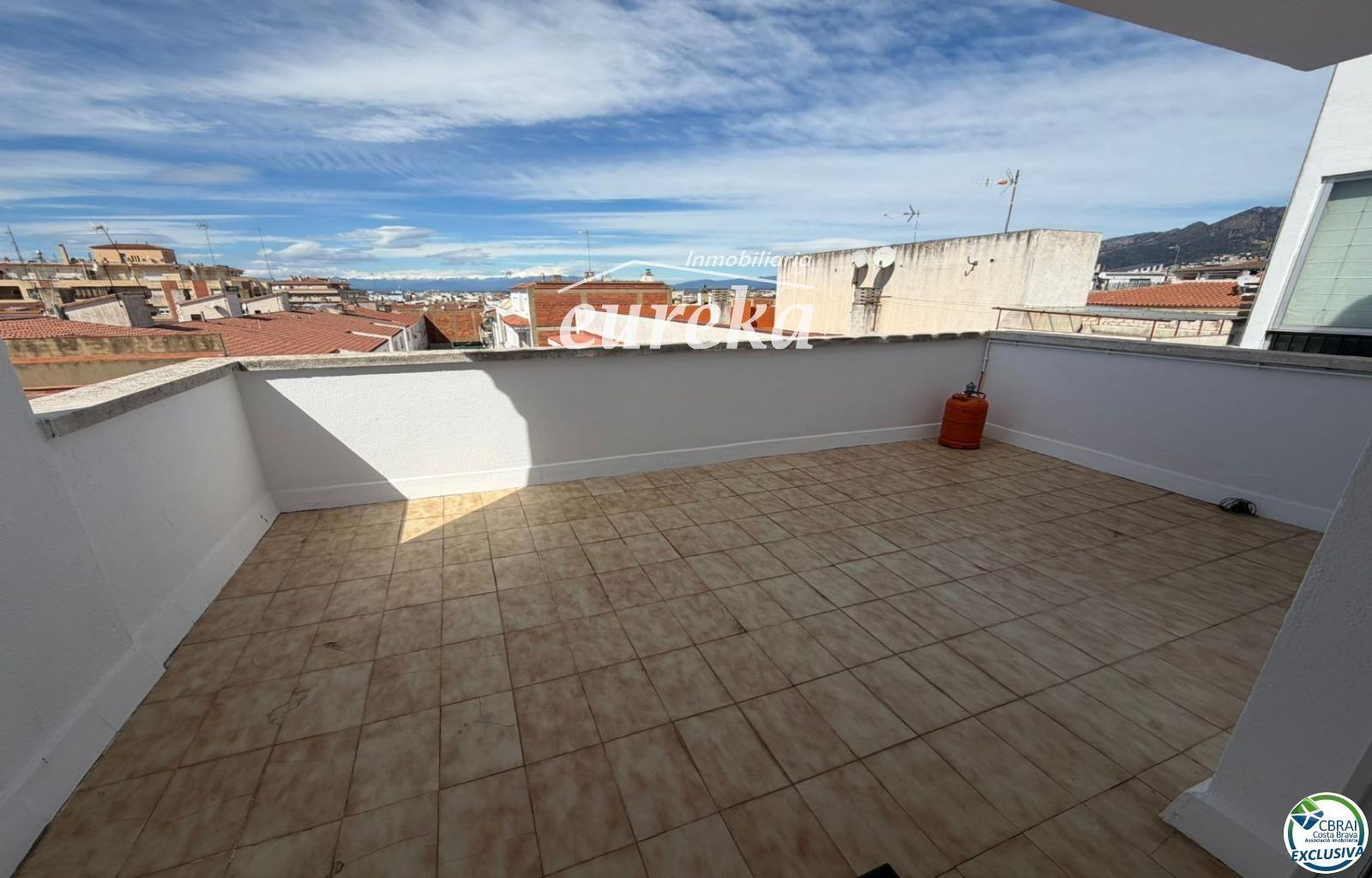 Flat for Sale in Roses