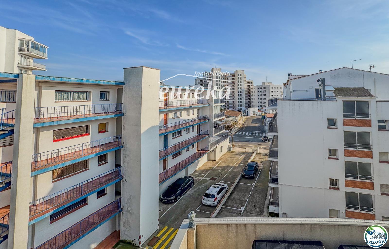 Flat for Sale in Roses