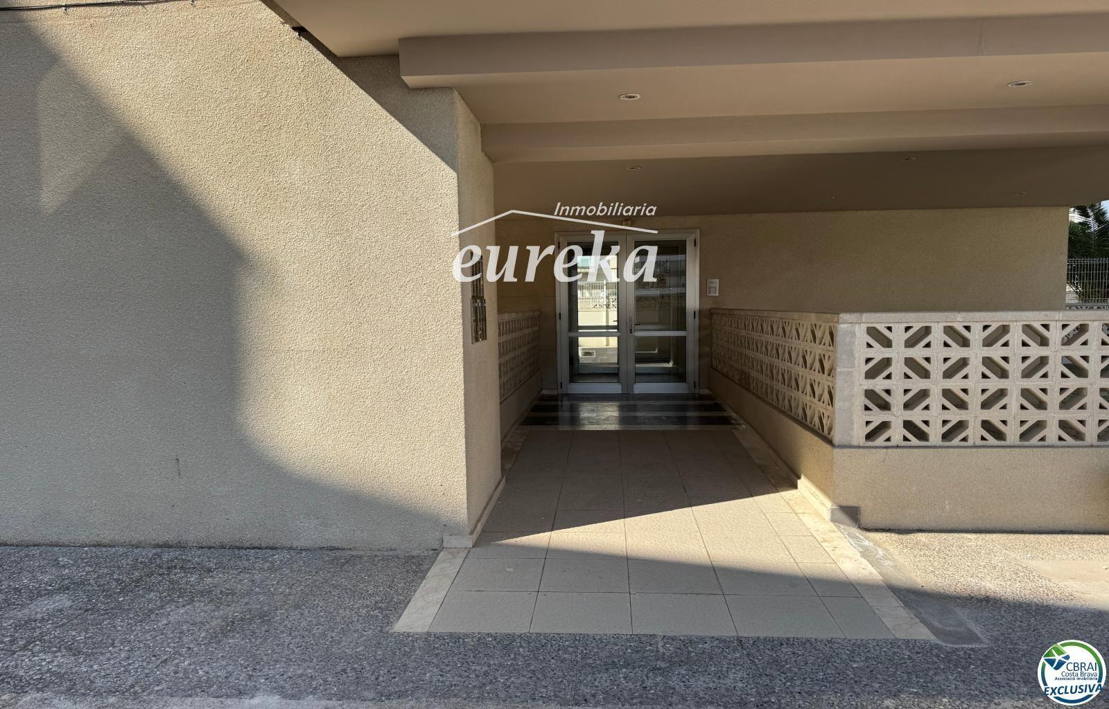 Flat for Sale in Roses