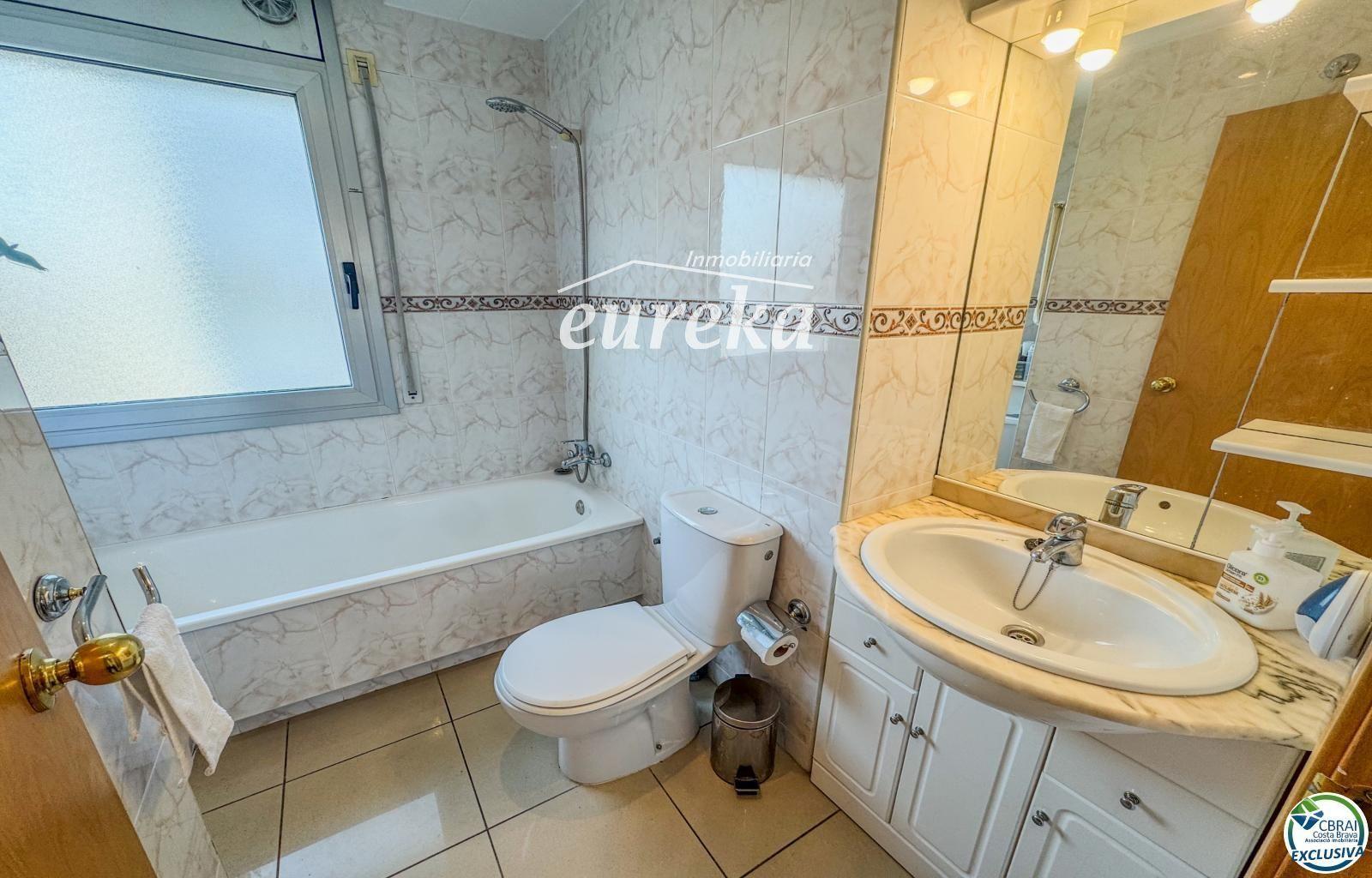 Flat for Sale in Roses