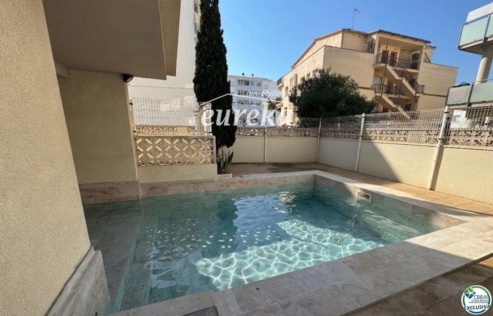 Flat for Sale in Roses