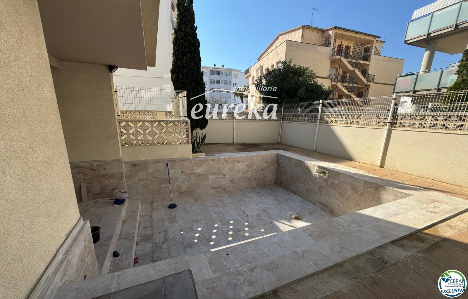 Flat for Sale in Roses