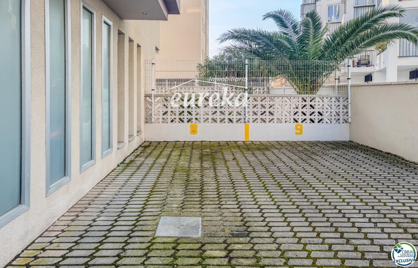 Flat for Sale in Roses