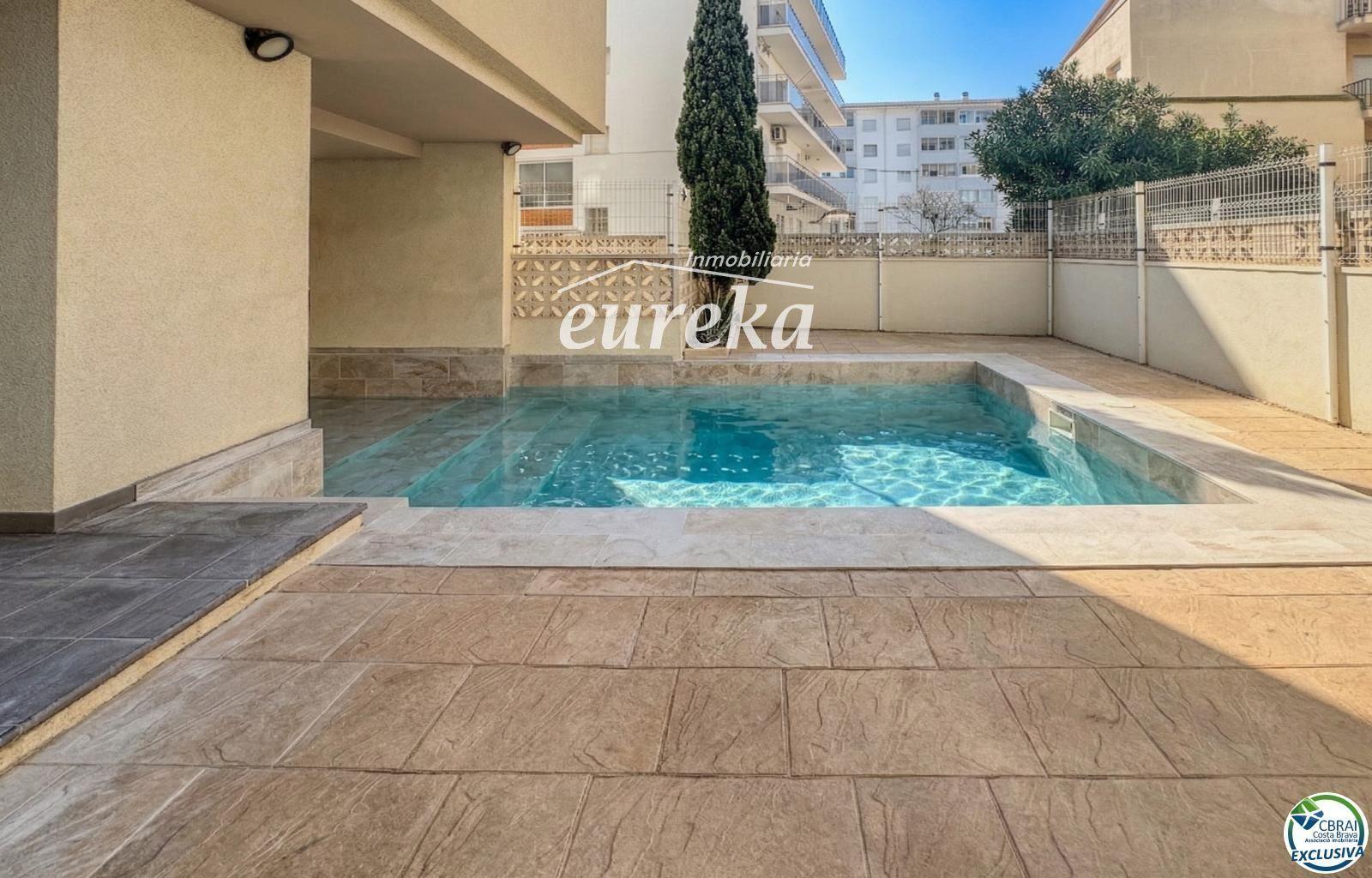 Flat for Sale in Roses