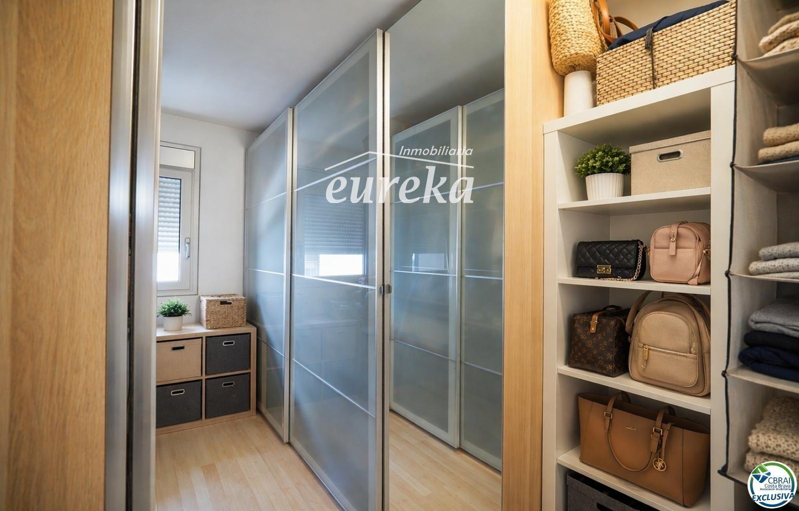 Flat for Sale in Roses