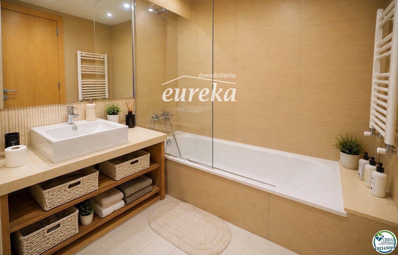 Flat for Sale in Roses
