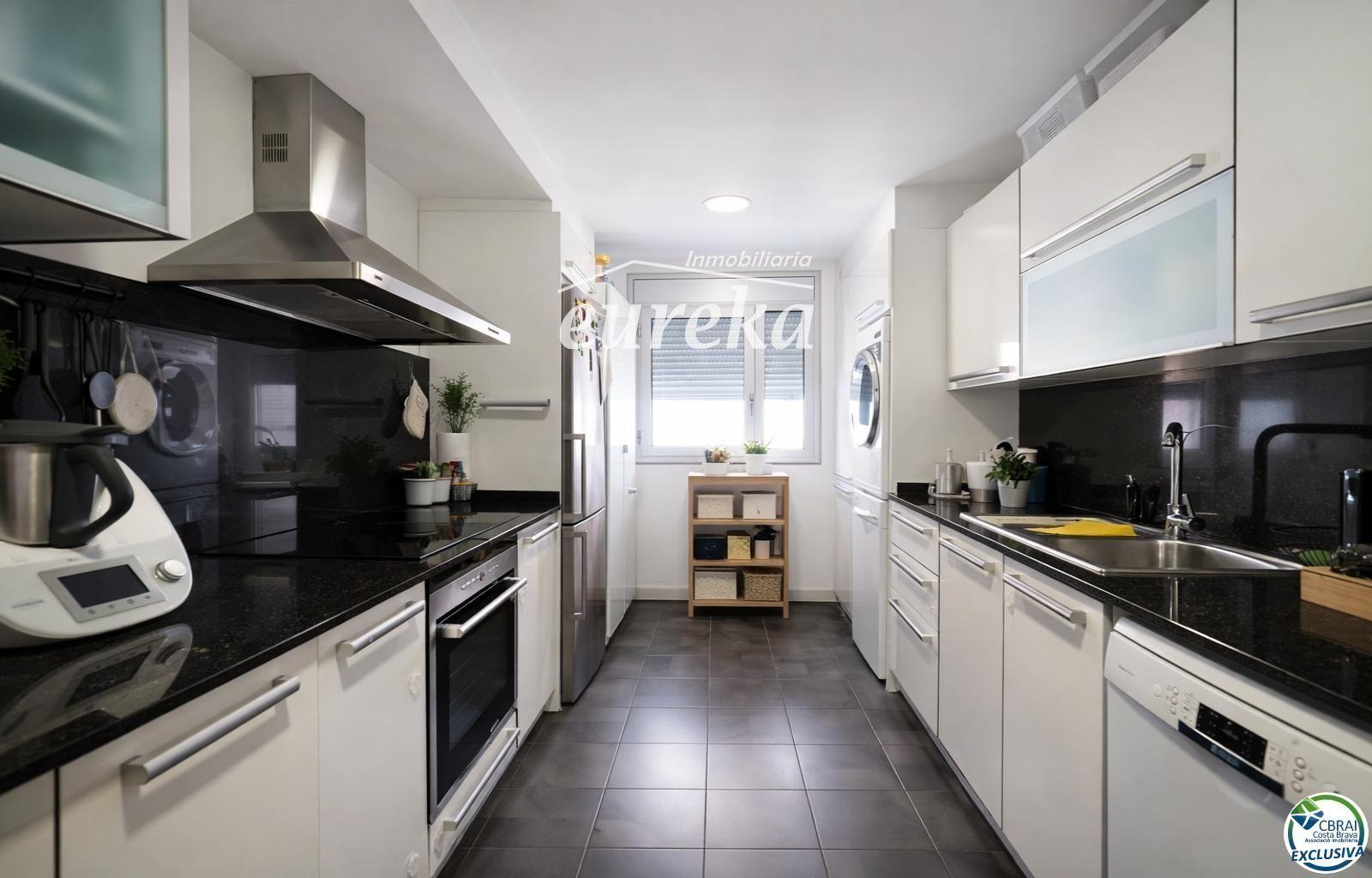 Flat for Sale in Roses