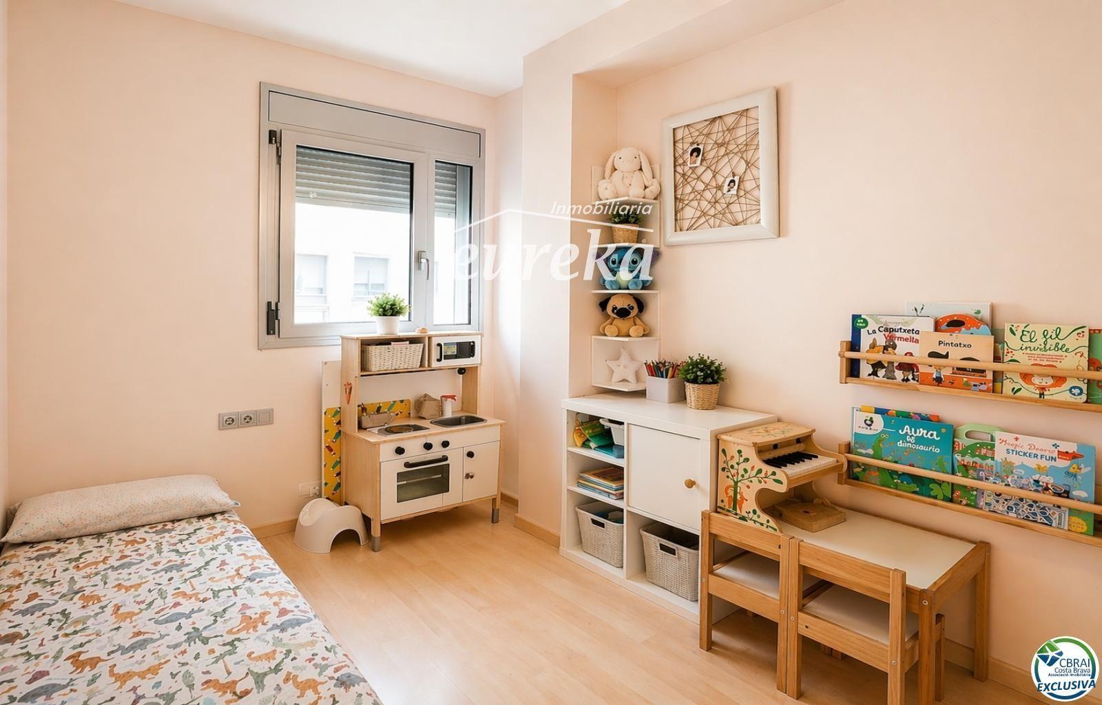 Flat for Sale in Roses