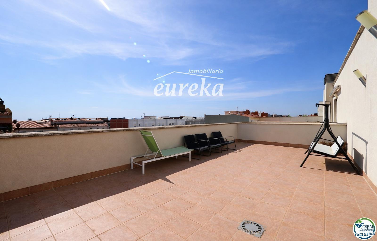 Flat for Sale in Roses